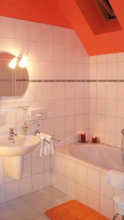 Stadt-gut-Hotel Hoffmanns Gästehaus Thale Zimmer foto