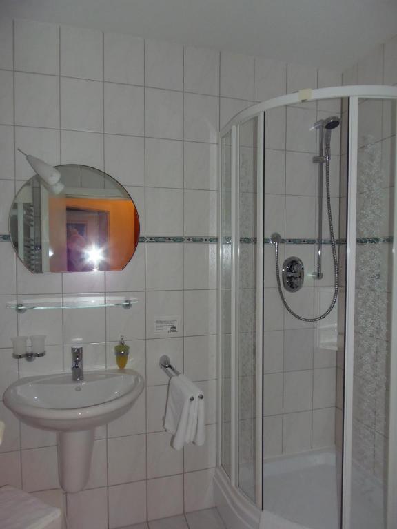 Stadt-gut-Hotel Hoffmanns Gästehaus Thale Zimmer foto